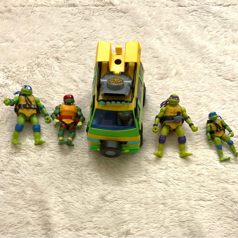 Teenage Mutant Ninja Turtles Action Figures and Playset